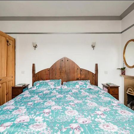 Lovely Three Bedroomed House, Parking 2 Cars ロンドン エクステリア 写真