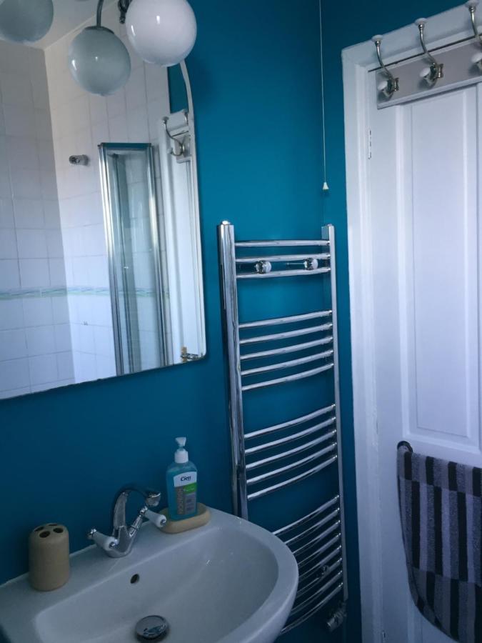 Lovely Three Bedroomed House, Parking 2 Cars ロンドン エクステリア 写真