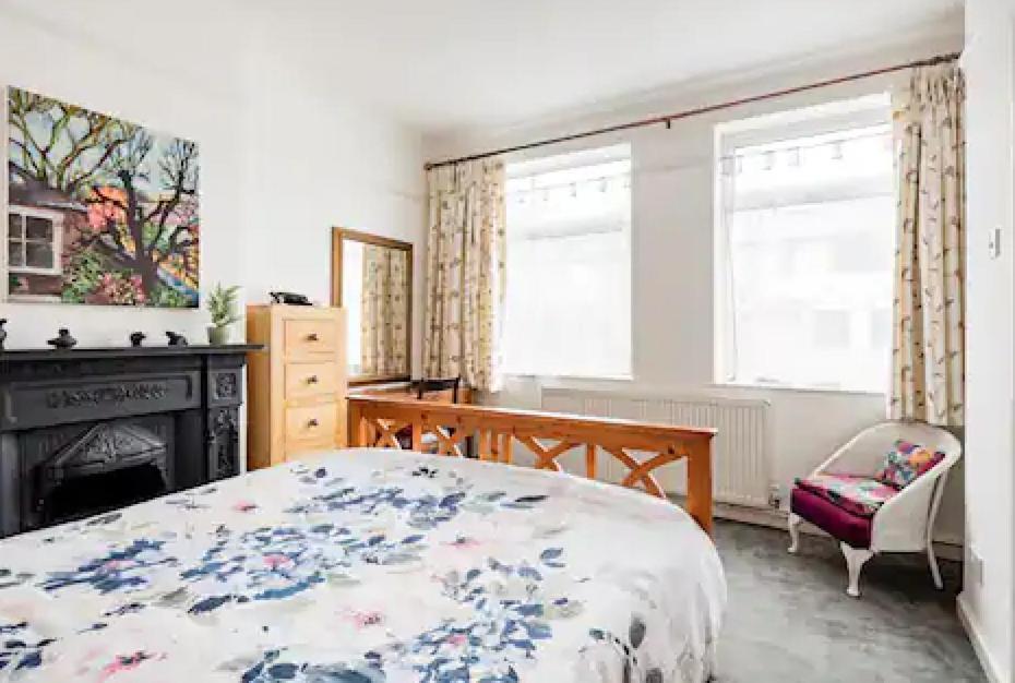 Lovely Three Bedroomed House, Parking 2 Cars ロンドン エクステリア 写真