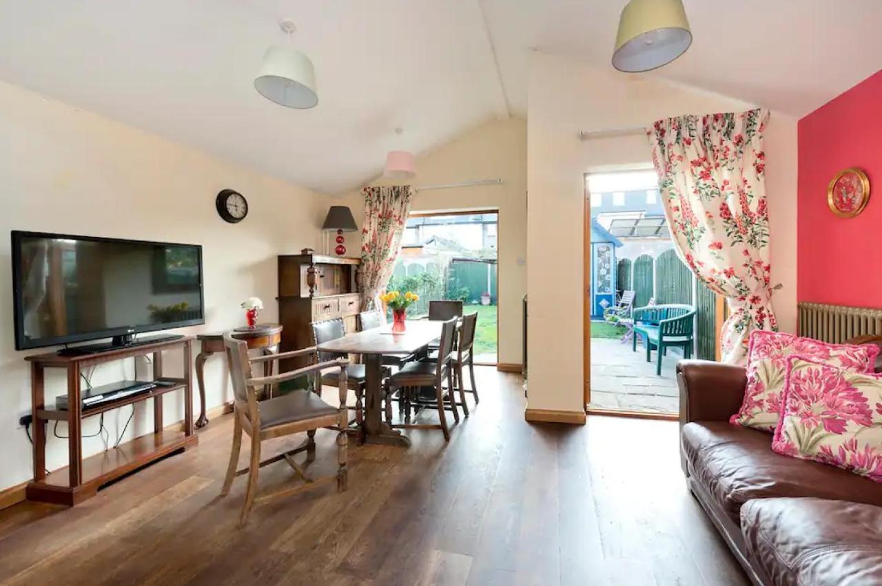 Lovely Three Bedroomed House, Parking 2 Cars ロンドン エクステリア 写真