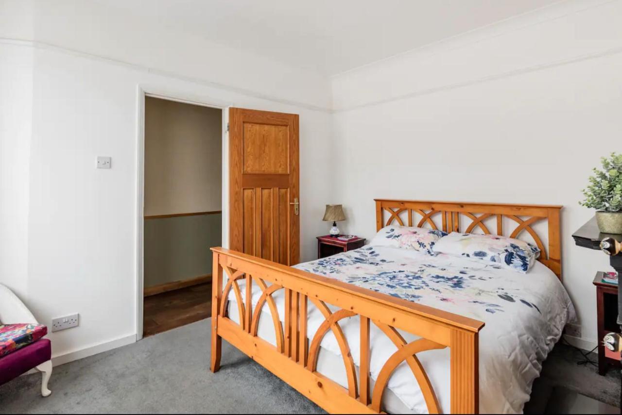 Lovely Three Bedroomed House, Parking 2 Cars ロンドン エクステリア 写真