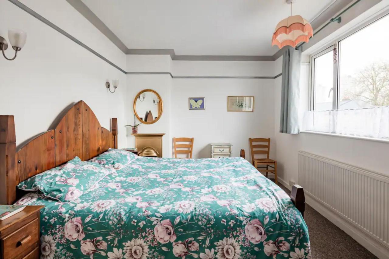 Lovely Three Bedroomed House, Parking 2 Cars ロンドン エクステリア 写真