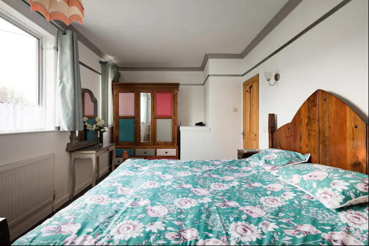 Lovely Three Bedroomed House, Parking 2 Cars ロンドン エクステリア 写真