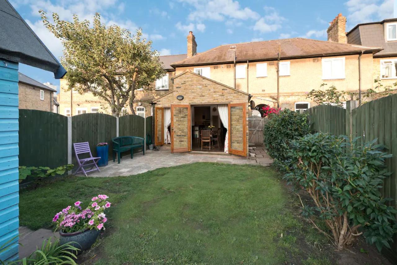 Lovely Three Bedroomed House, Parking 2 Cars ロンドン エクステリア 写真