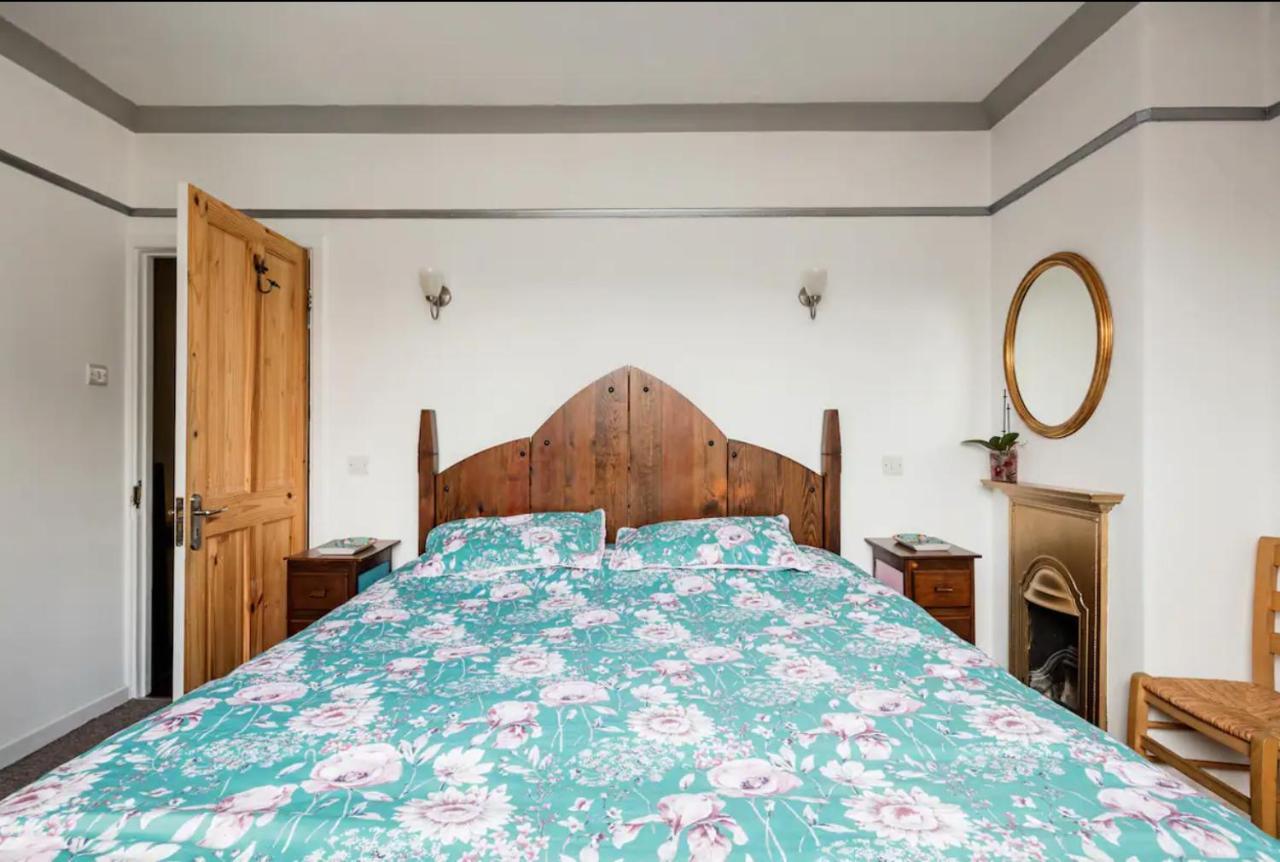 Lovely Three Bedroomed House, Parking 2 Cars ロンドン エクステリア 写真