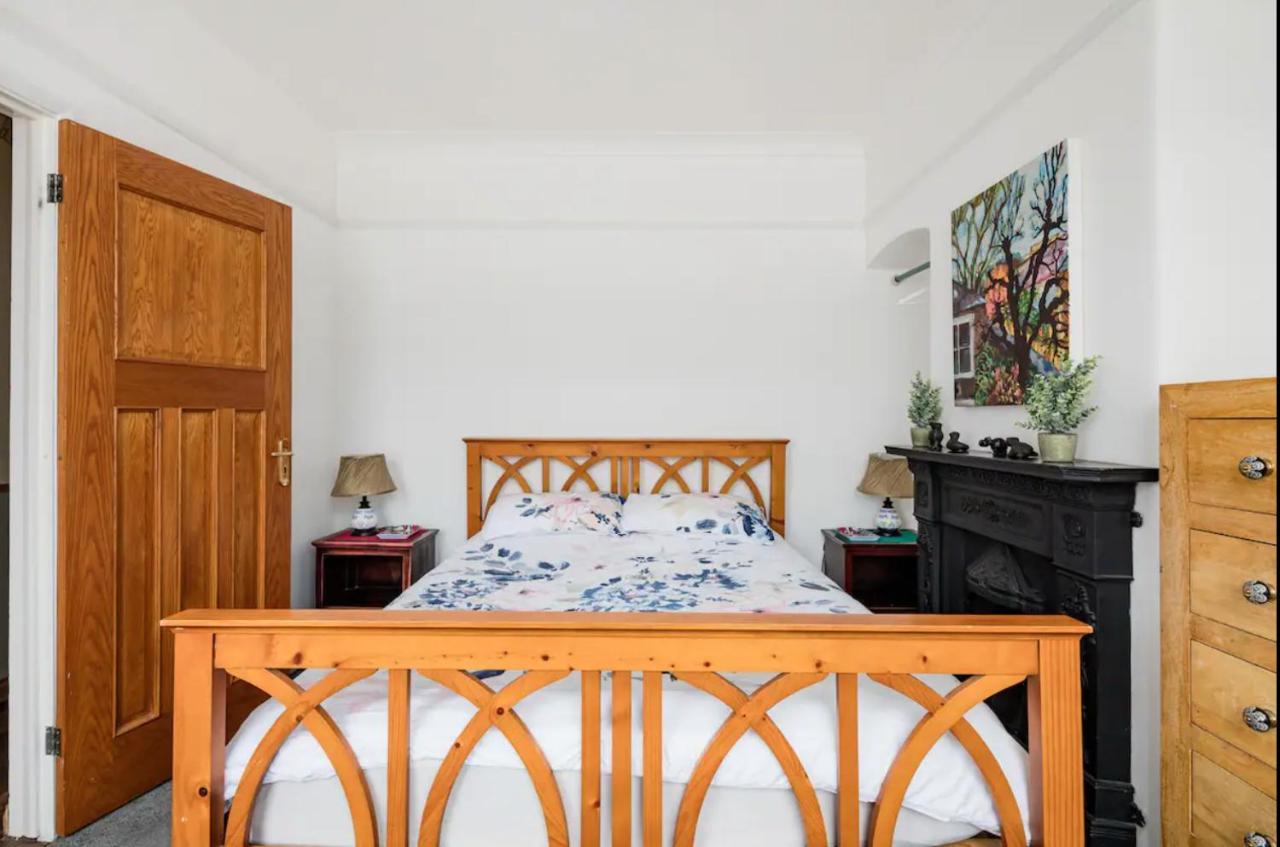 Lovely Three Bedroomed House, Parking 2 Cars ロンドン エクステリア 写真