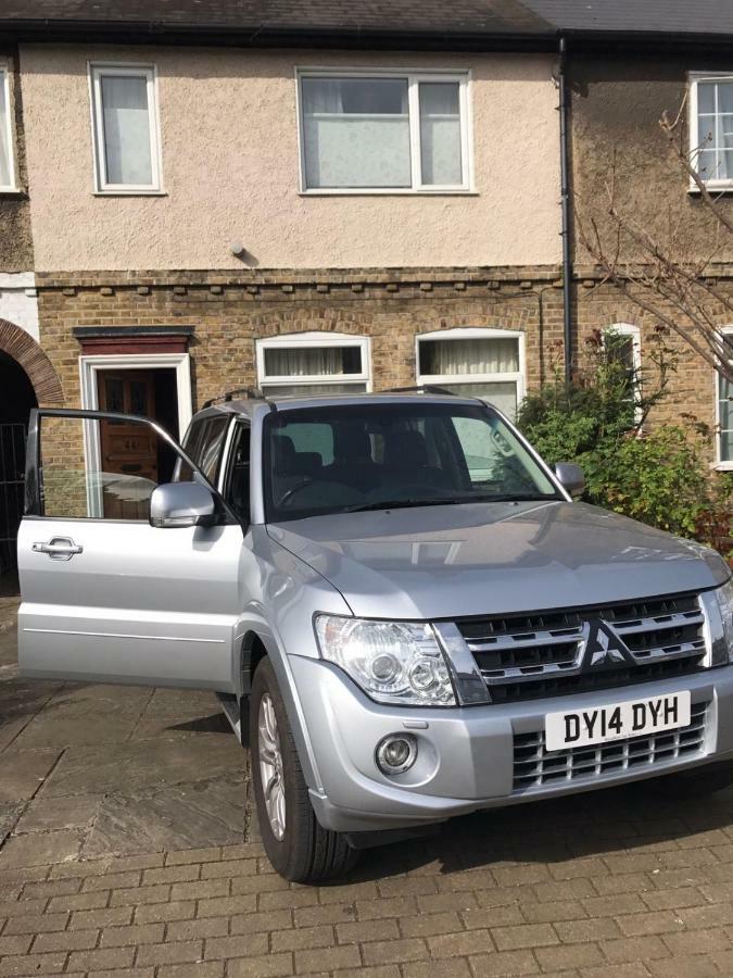 Lovely Three Bedroomed House, Parking 2 Cars ロンドン エクステリア 写真